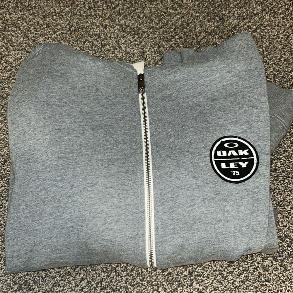NEW Men’s Oakley Zip-up
